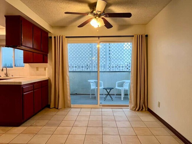 Comedor con puertas corredizas a patio privado. - 1328 9th St