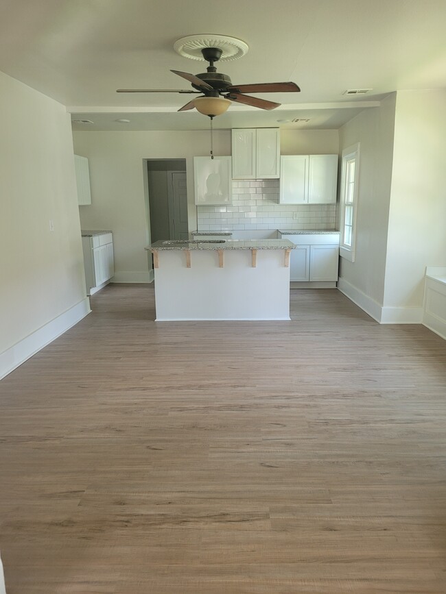 Building Photo - 1511 N Independence Ave