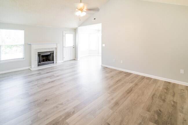 Foto del edificio - Welcoming 3-Bedroom Hanahan Home