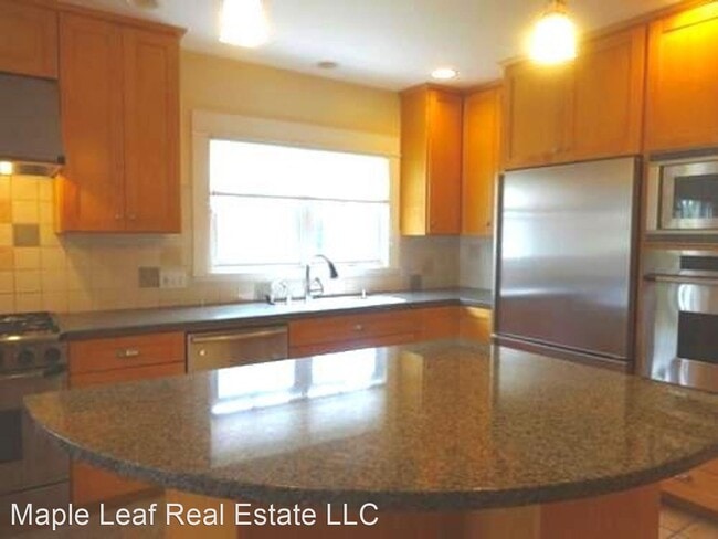 Building Photo - 4 br, 3.5 bath House - 6010 NE 61st St