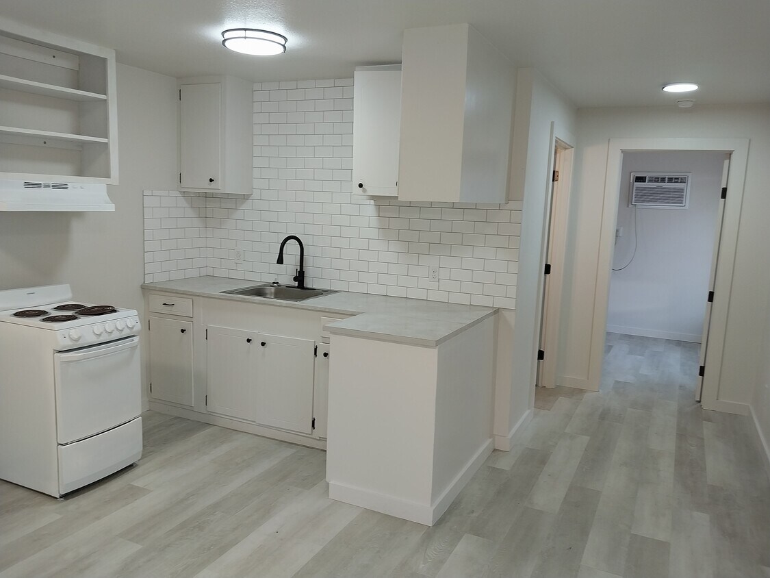 Próximamente nuevas fotos. Remodelación interior completa. - 626 W King Ave