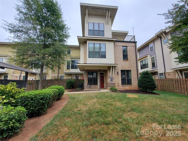 Foto principal - 914 Warren Burgess Ln
