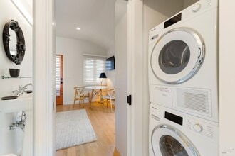 Building Photo - 291 W Thomson Ave