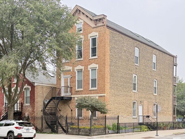 Building Photo - 1401 N Bosworth Ave