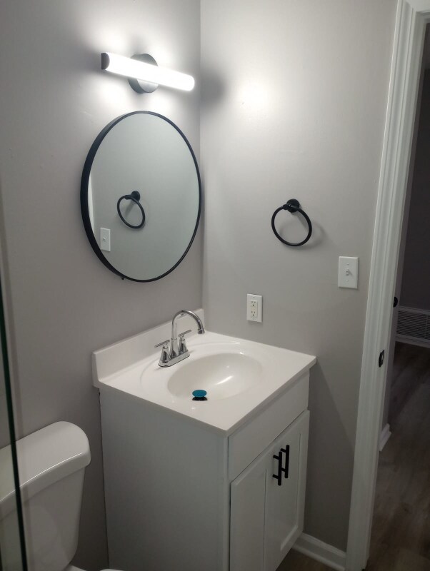 Foto del edificio - 215 Snead Dr