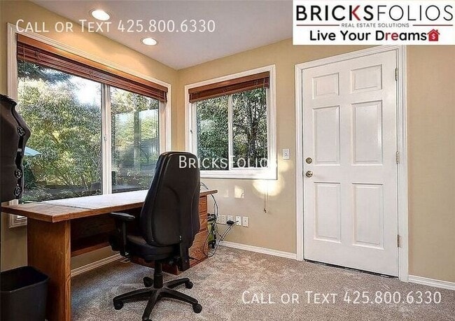 Foto del edificio - Luxurious 5-bedroom home in Sammamish with...