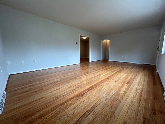 Foto del edificio - 814 N. St. Lucas St.