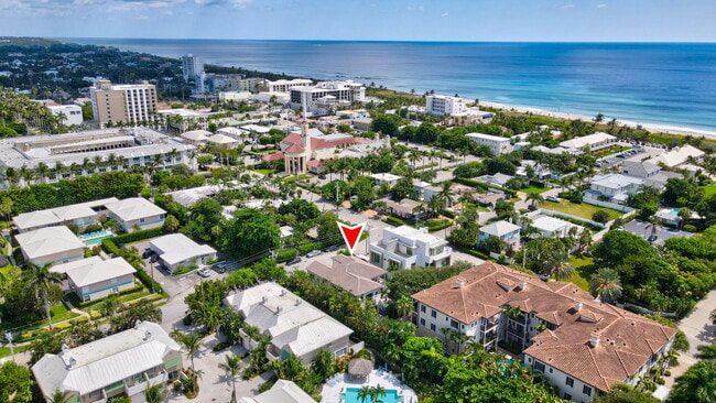Building Photo - 1020 Miramar Dr