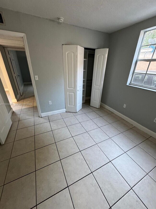 Foto del edificio - 652 NW 3rd St