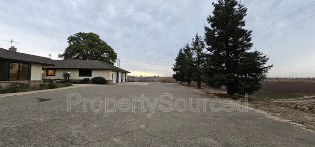 Foto del edificio - 620 Denton Rd