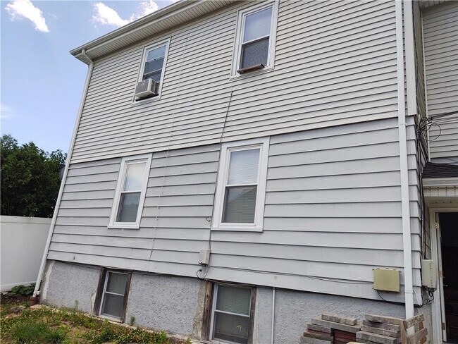 Building Photo - 9 Samoset Ave