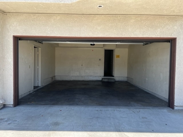 Two car attached garage - 9248 Palm St