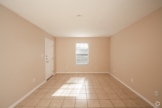 3BR, 2BA - 960SF - Dining Room - Diamante Apartments