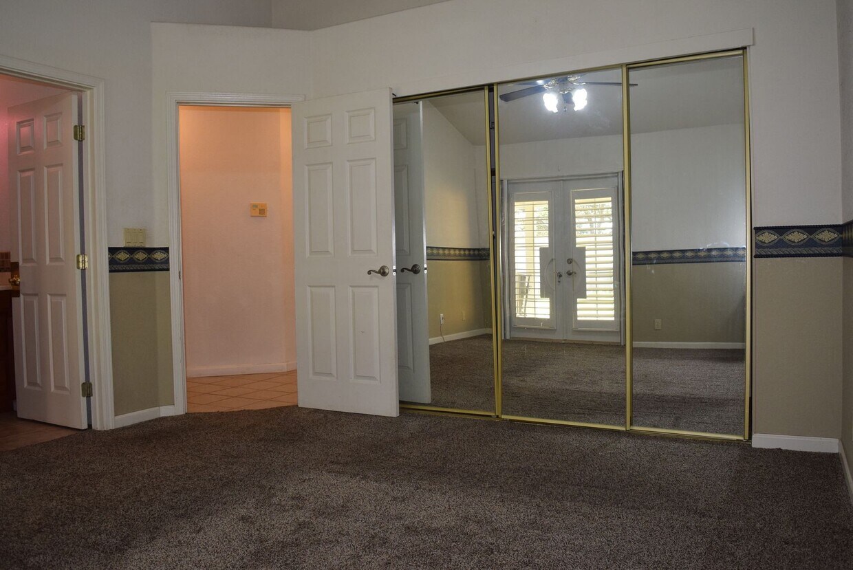 Foto principal - 1592 Steinbeck Dr