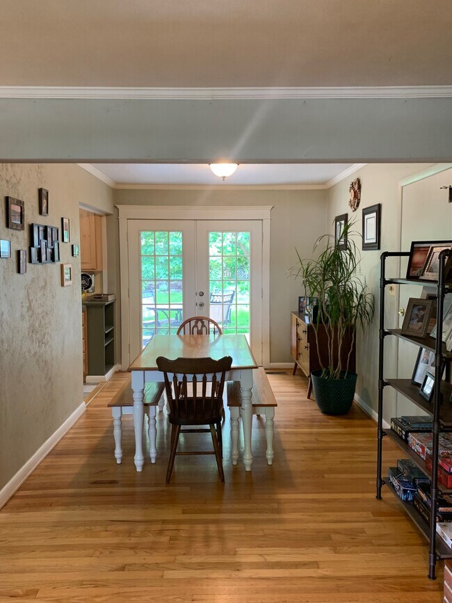 Building Photo - 102 Rodes Ave