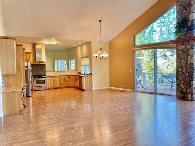 Foto del edificio - 13055 Summit Ridge Dr