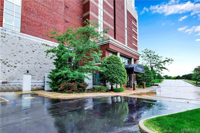 Foto del edificio - 132 Lakefront Blvd