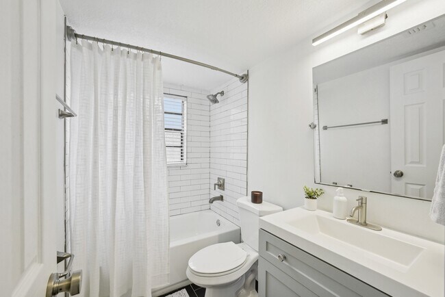 Foto del edificio - 3208 W Gandy Blvd
