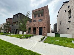 Building Photo - 210 Veracruz Dr