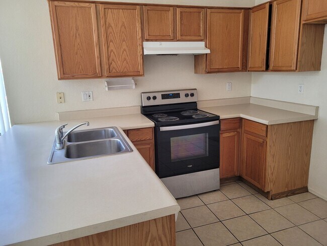 Building Photo - 65TH DR