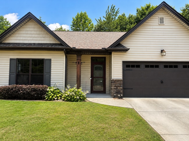 Spacious & Beautifully Maintained Home in a Quiet Cul-De-Sac - Spacious & Beautifully Maintained Home in a Quiet Cul-De-Sac