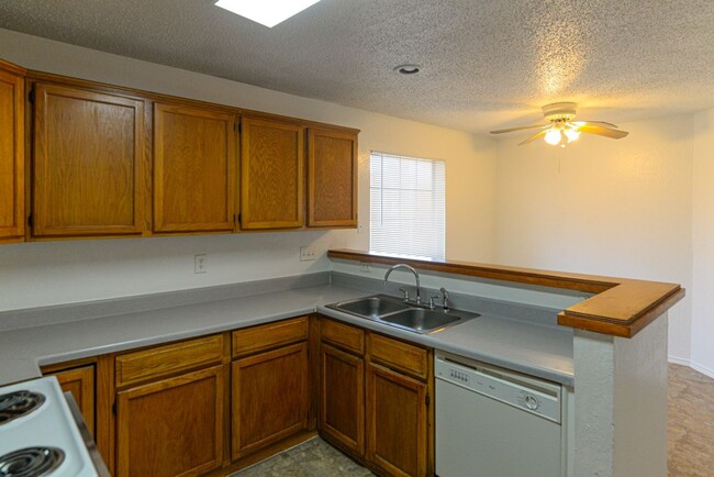Building Photo - Spacious duplex in Garland ISD!