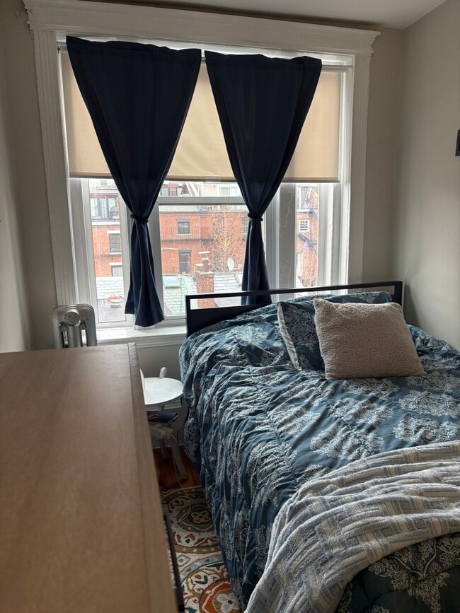 Building Photo - 70 Joy St