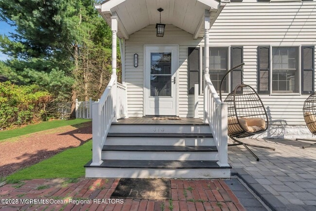 Building Photo - 373 W Park Ave