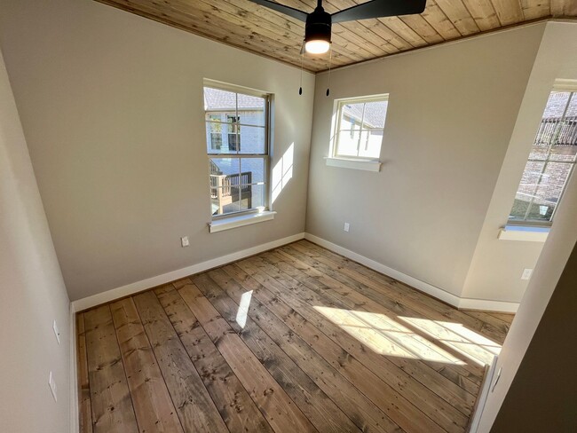 Building Photo - Treehouse at the Brooklands