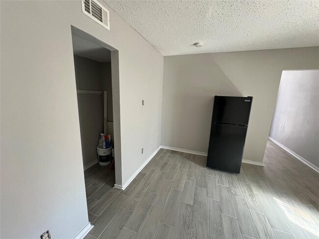 Building Photo - 9711 Linkmeadow Ln