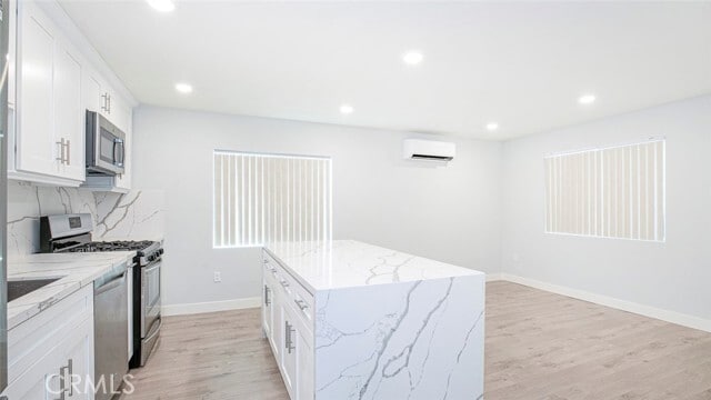 Foto del edificio - 12558 Vanowen St