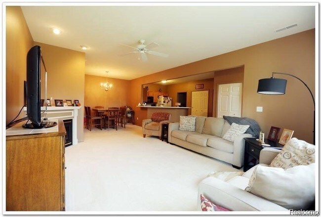 Building Photo - 10107 Chesapeake Cir
