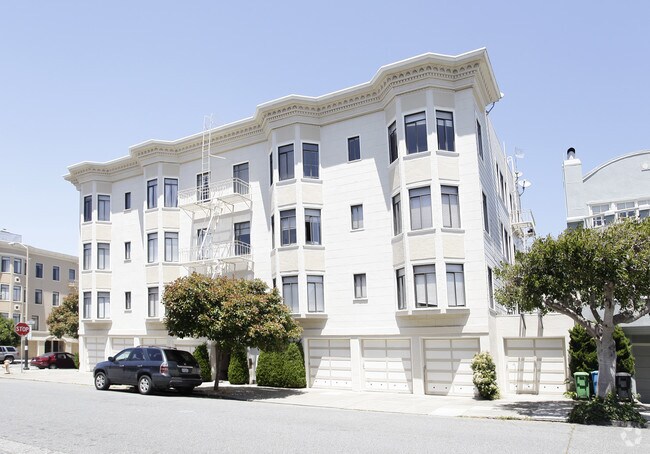 Building Photo - 2190 Bay St