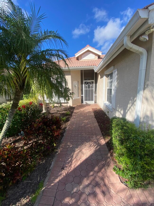 Building Photo - 510 SW Treasure Cove