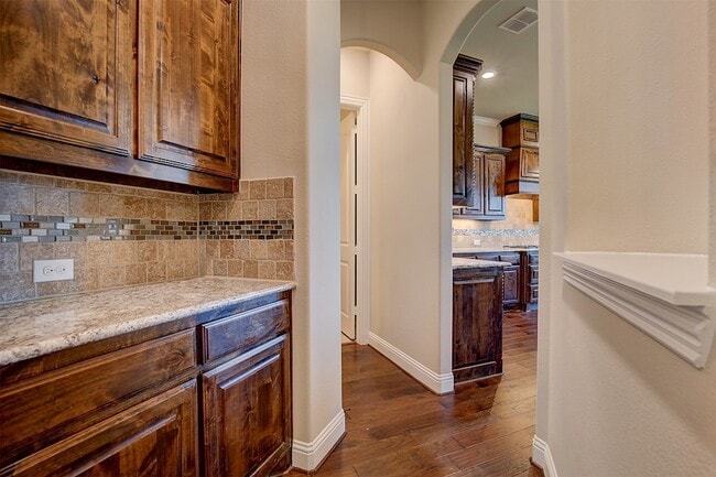 Building Photo - 9006 Forest Park Ct