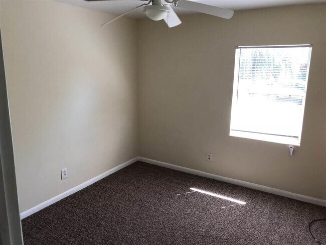 Foto del edificio - 2404 Surrey St