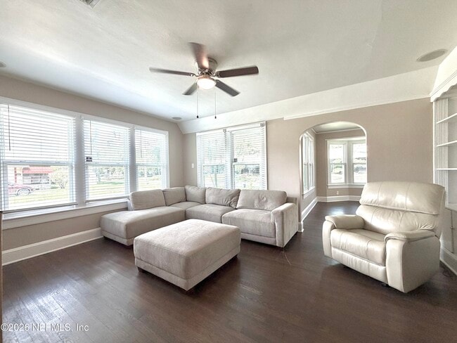 Building Photo - 1407 Belmonte Ave