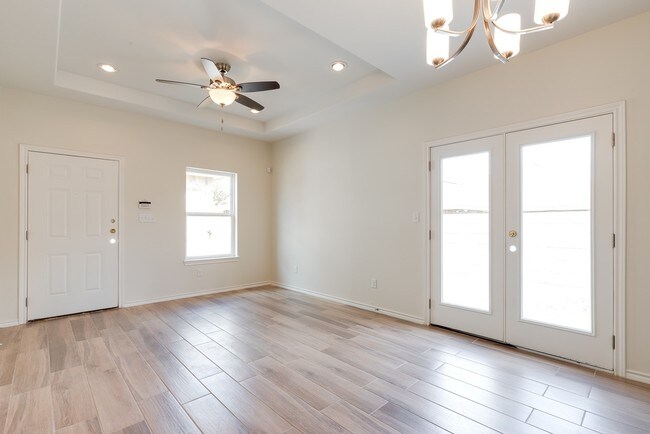 Interior Photo - 417 Peabody Ave