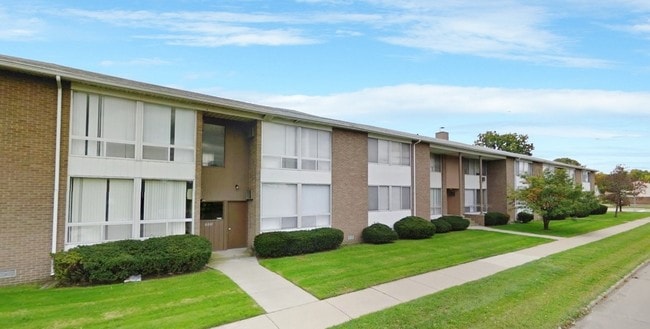Building Photo - 16840 E 11 Mile Rd