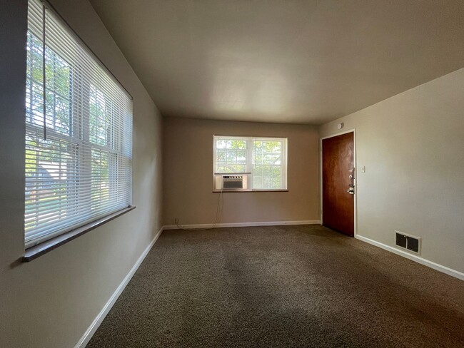 Building Photo - 1191 Groesbeck Rd