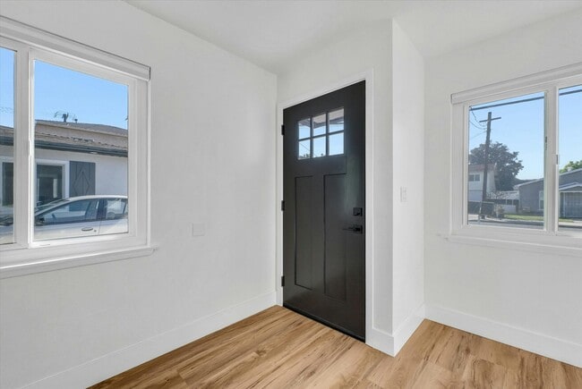 Foto del edificio - 18442 Patterson Ln