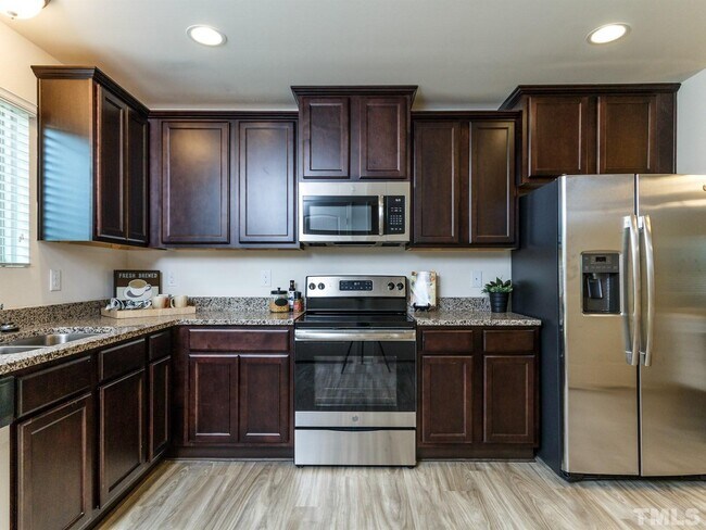 Building Photo - 882 Saratoga Dr