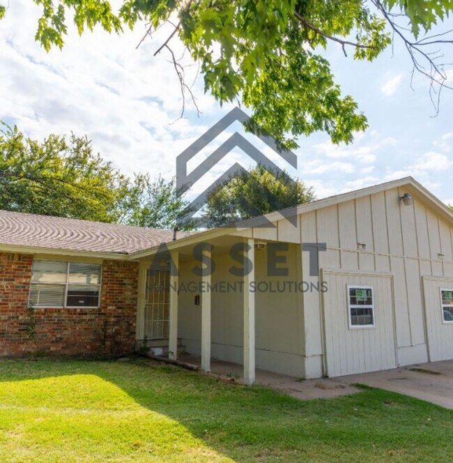 Building Photo - Tulsa Duplex