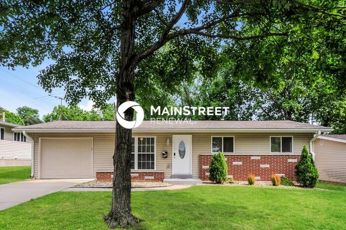 Primary Photo - 3 Bedroom Pet-Friendly Home in St. Charles...