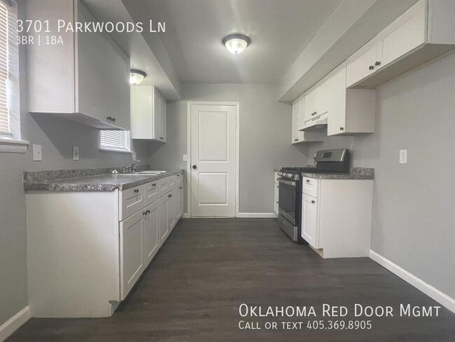 Foto del edificio - 3701 Parkwoods Ln