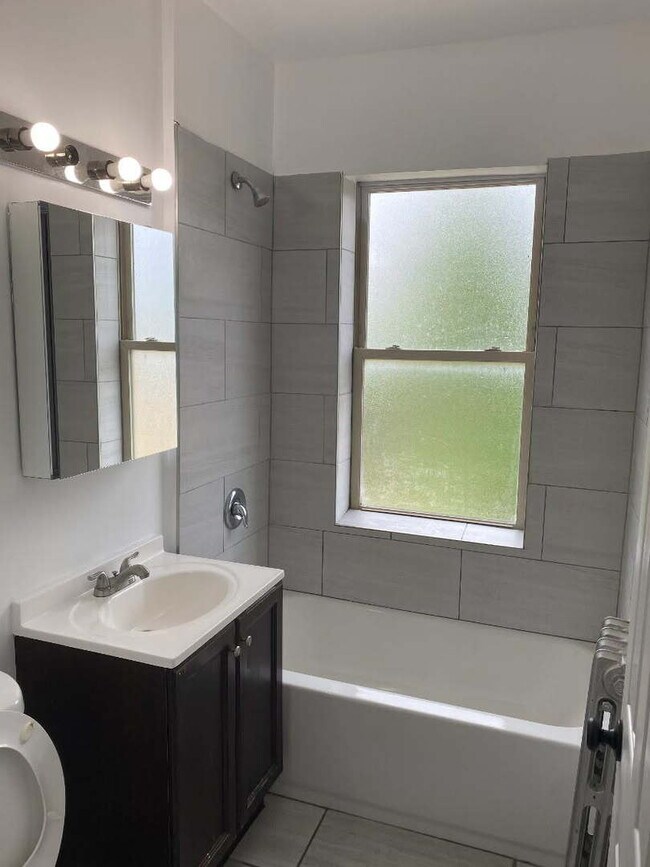 Foto del edificio - 1745 W 91st St