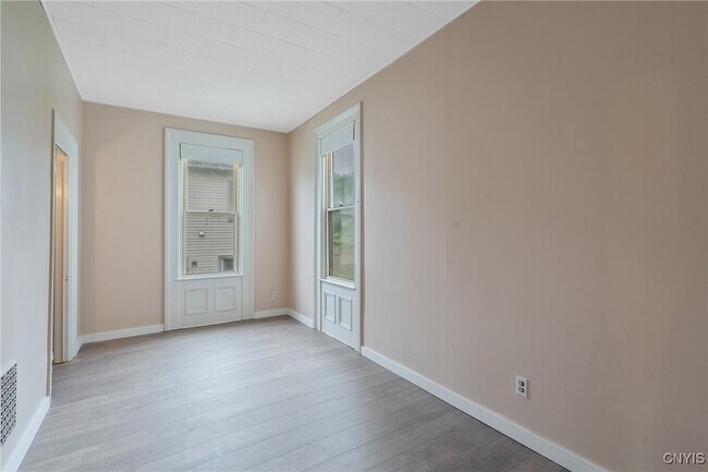 Foto del edificio - 103 E 7th St