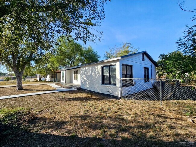 Foto del edificio - 15 Redwood Ave