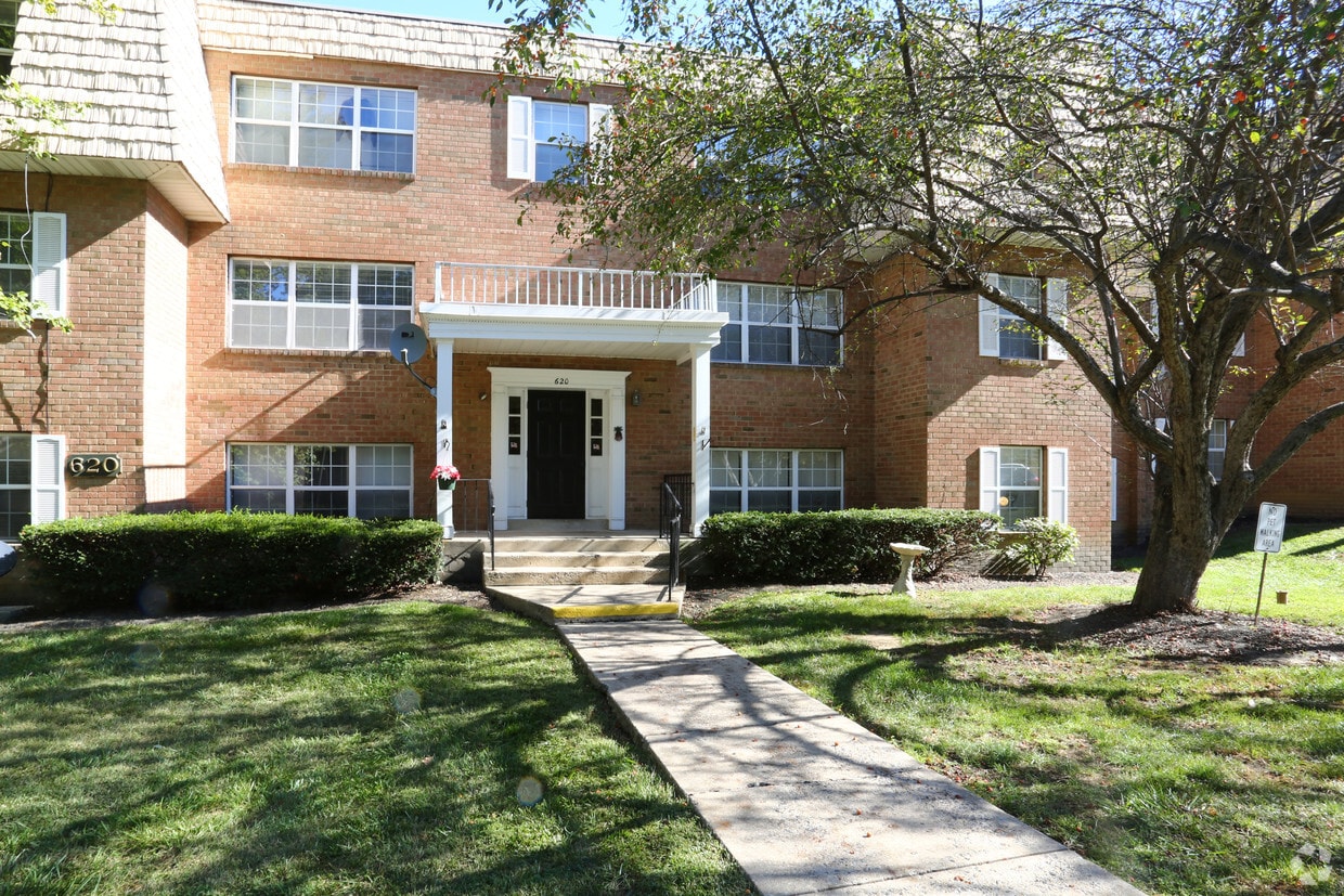 Kensington Club Apartments in Lancaster, PA