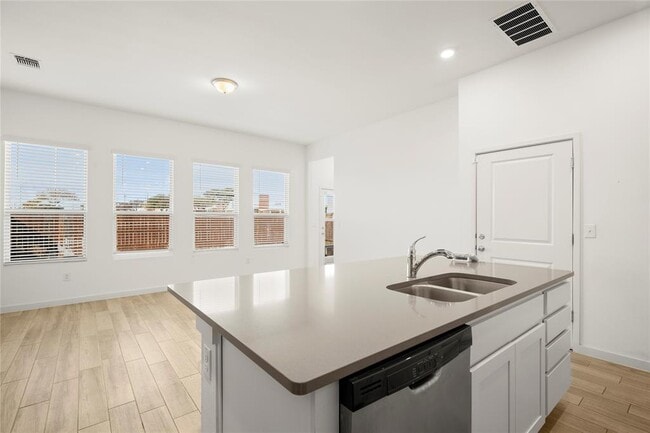 Building Photo - 15004 Ryman Rd